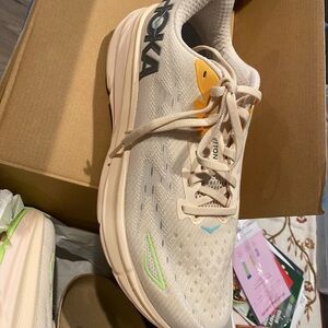 Hoka One One Beige Clifton 9 Shoes